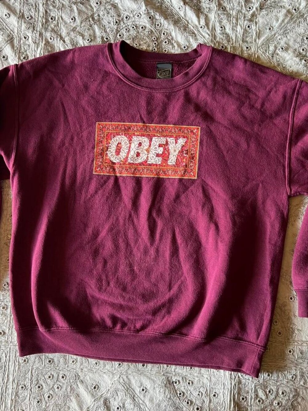 Obey sweatshirts size L